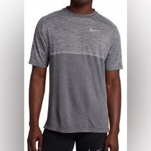 Nike‎ Men's Medalist Black and Gray Short Sleeve Running Tee Size Medium